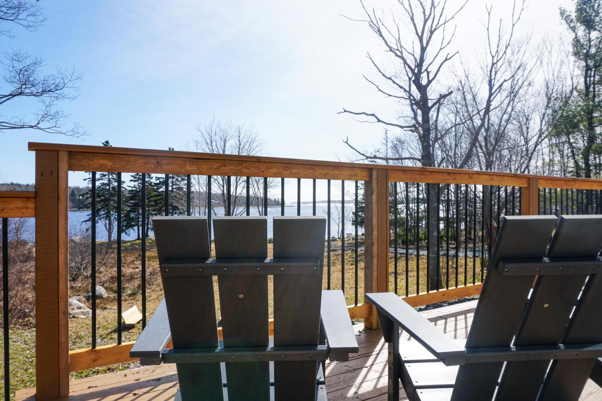 Blissful Oceanfront Cottage In Port Mouton Exteriör bild