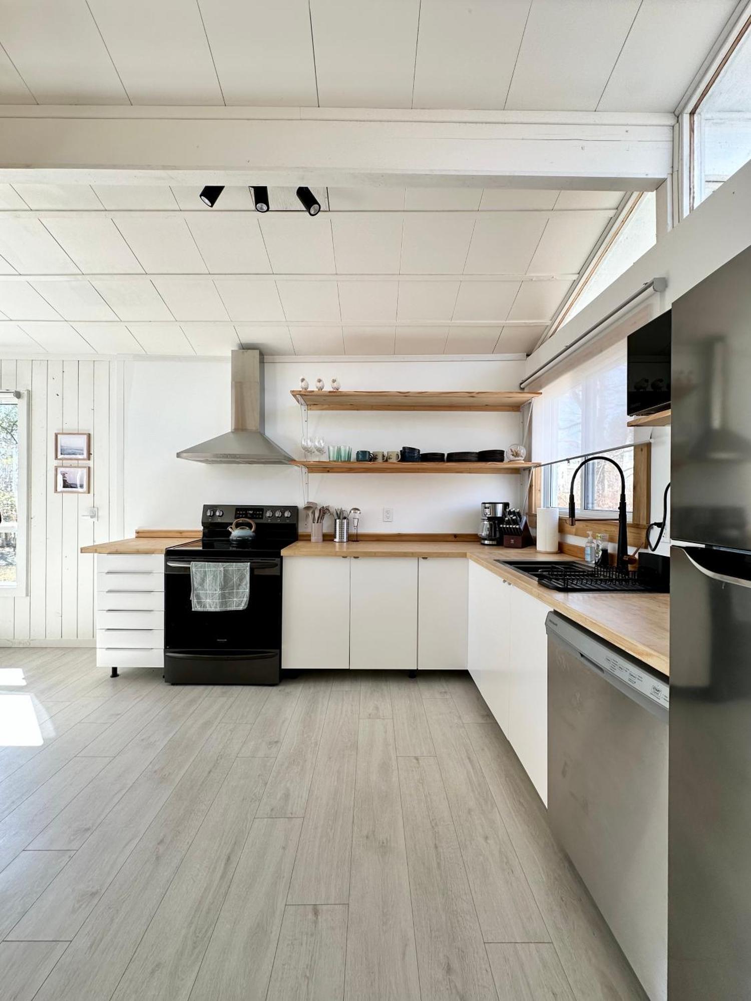 Blissful Oceanfront Cottage In Port Mouton Exteriör bild